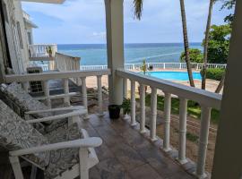 Tower Isles Condo with sea views，位于圣玛丽的酒店