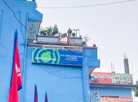 B N Hotel & Restaurant，位于Rāmechhāp的酒店