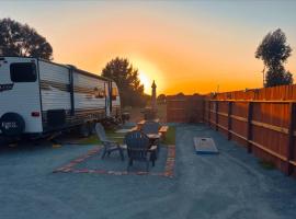 DDs Country Camper，位于Reedley的酒店