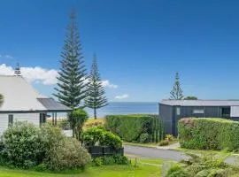 The Tuis View - Onemana Holiday Home