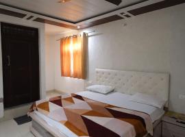 Hotel NK guesthouse，位于Sikandra的酒店