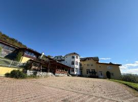 Hostel Cora，位于哈采格的酒店