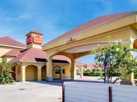 Capital O Deluxe Inn Channelview Houston I-10