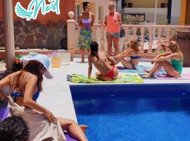 Duque Nest Hostel，位于阿德耶的酒店