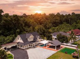 Casadina Villa Homestay，位于Pasir Mas的带停车场的酒店