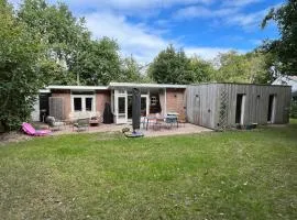 Fraaie familiebungalow op heerlijk rustige plek