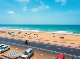 Rooftop Sea View Boutique Shivangi Hotel Near Jagannath Temple 1400m - Restaurant and Free Parking Facilities - Fully Air Conditioning Premium Rooms- Best Sea Beach Hotel In Puri，位于普里的酒店