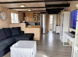 Spacious Summerhouse with Hot Tub & Garden