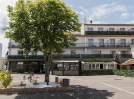 ibis Styles St Gilles Croix de Vie centre-ville，位于圣吉尔-克鲁瓦德维的带泳池的酒店