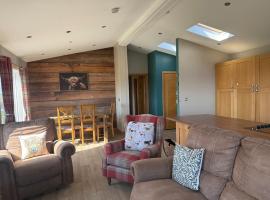 Drovers Lodge, farm retreat in rural Lanarkshire, family and pet friendly, onsite craft distillery, perfect location for exploring central Scotland，位于Forth的酒店