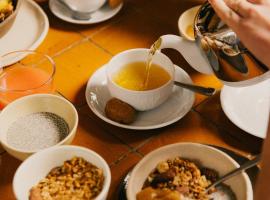 Le Moulin, Lourmarin, a Beaumier Hotel，位于卢马罕的酒店