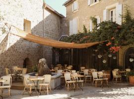 Le Moulin, Lourmarin, a Beaumier Hotel，位于卢马罕的酒店