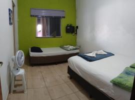 Jams Hostel - Pousada perto da Ufcat，位于卡塔洛的酒店