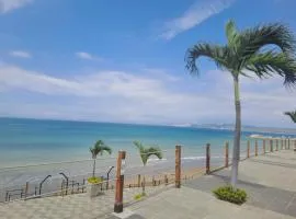 Casa con vista al mar y piscina en Manta