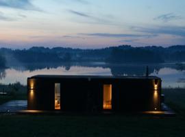 Contemporary design lake cabin，位于奥泰佩的乡村别墅