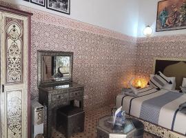 Riad Dar Hamid Hotel & Spa，位于马拉喀什的带停车场的酒店