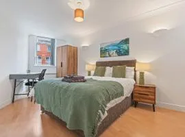 Leeds Central Hub - Free Parking - Sleeps 5
