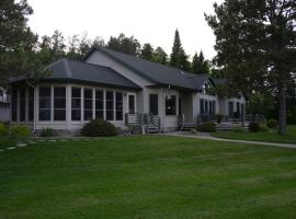 Hickory at Pine Cone Lodge，位于Park Rapids的酒店