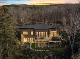 Modern Lakefront Chalet Private Jacuzzi Dock