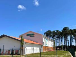 greet hotel Castets Coeur des Landes，位于卡斯泰的酒店