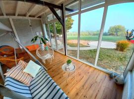 Honey hill apartment Fruska Gora，位于Čerević的酒店