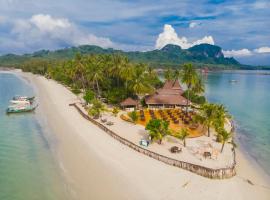 穆岛西拉威海滩度假酒店，位于班柯木的住宿