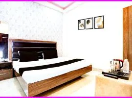Hotel Chankaya BNR Palace - Jagannath Temple - Sea Beach - Swimming Pool- Restaurant - Lift And Parking Facilities - Fully Air Condition with All Luxury Luxuary Rooms With Attached-Balcony - A Top Rated Hotel