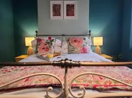 Paget Cottage a cosy and comfy 2 bedroom cottage with parking to the rear and a short drive from Cannock town centre