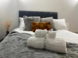 Cosy whole apartment 15 Mins into London near Legoland, LHR Airport & Windsor Castle