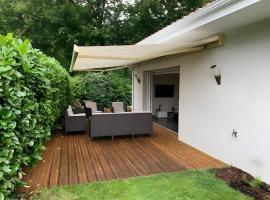 Villa jacuzzi entre Lac et Ocean，位于萨泽克斯的酒店