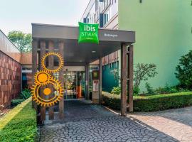 贝桑松诺富特酒店，位于贝桑松的带停车场的酒店