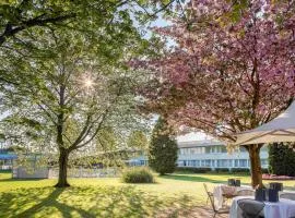 诺沃特里尔机场酒店