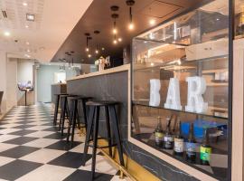 里昂东布隆宜必思酒店，位于布隆的酒店