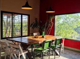 House of culture and meetings，位于巴克罗斯的酒店