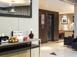 拉德芳斯滨海公寓式酒店