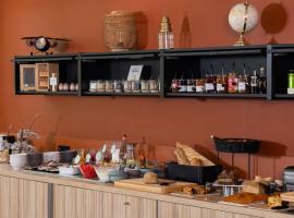 四季里尔机场酒店，位于莱斯坎的酒店