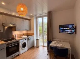 Le Nébula - rénové - parking - proche centre ville