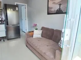 Casa c AR - condomínio prox ParkShopping Cpo Grande a 30 minutos do Recreio - camas de casal e solteiro