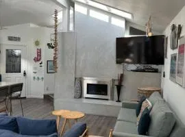 2 bedroom bungalow with hot tub