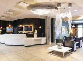 里昂中央美居酒店 - 火车东站店 