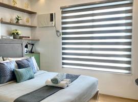 Cozy Studio near Roxas Night Market with Fast WiFi and Netflix，位于达沃市的带停车场的酒店