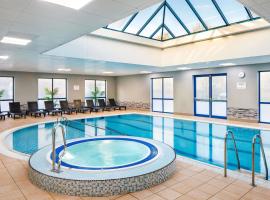 Mercure Birmingham West Hotel，位于西布罗姆维奇的带泳池的酒店