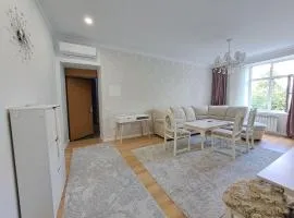 Apartament în centrul Chișinăului, cu curte verde și liniștită!