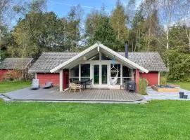 2 Bedroom Stunning Home In Martofte
