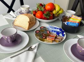 Apartamento Deluxe 2 Room Piscina Parking LuxSevilla Bormujos，位于博尔穆霍斯的酒店