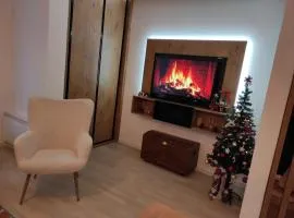 Hena, Free Parking Included