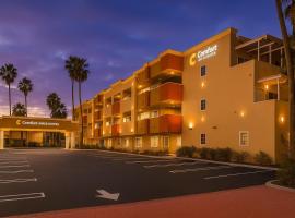 Comfort Inn & Suites Huntington Beach，位于亨廷顿海滩的酒店