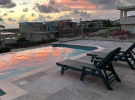 OneLoveVilla, Oceanview beach house, Whitehouse JA，位于Culloden的酒店