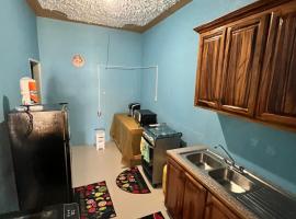 One Bedroom Apartment at Doreen Ranch，位于Four Paths的酒店