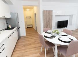 Milan Luxury Apartaments XIII#Tudor，位于Corunca的酒店